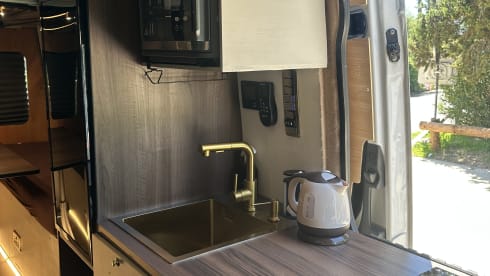 The Laurent – Luxury 3 berth Mercedes-Benz 907 Campervan