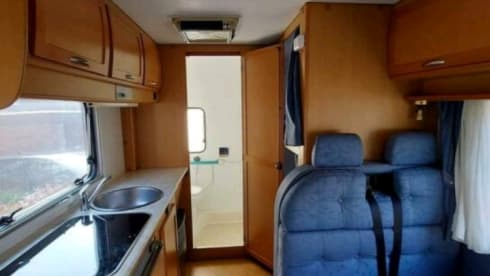 BlueRide – Complete Fiat Ducato family camper bunk stove / hot water water