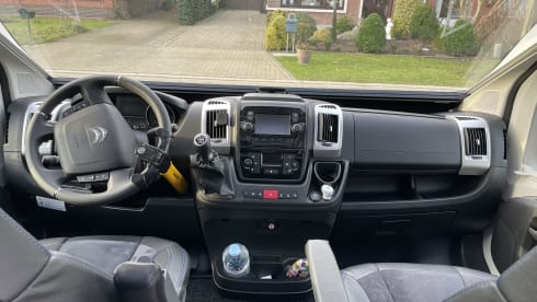 2p Adria Mobil bus uit 2023