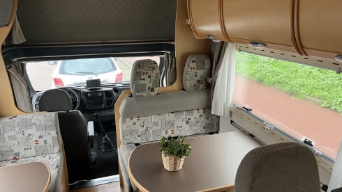 6-person family camper (Ford Granduca 77)
