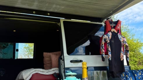 Buddy –  Volkswagen Campervan 2/4 berth Perfect for Adventure Hols! 