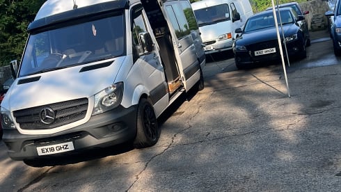 4 berth Mercedes-Benz bus from 2018