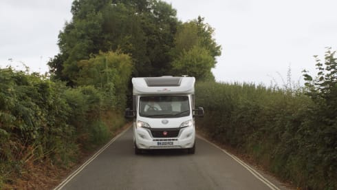 AutoRoller 747 – Luxury 6 Berth Motorhome