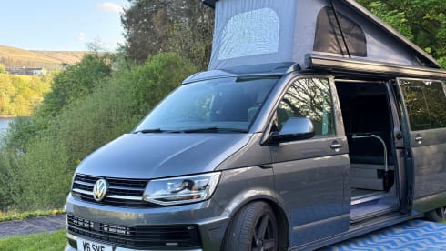 4 berth Volkswagen Campervan - Perfect for couples and families of 4