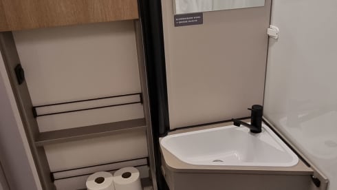 2026 NIEUW! – 🚐 LMC Geräumige, teilintegrierte Wohnung für 3 Personen