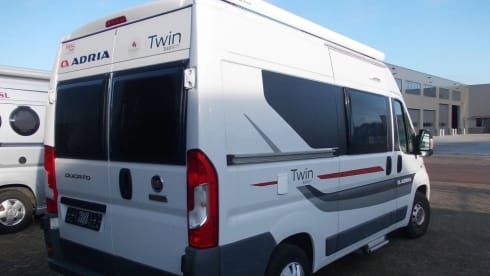 2p Adria twin 540 SPT e bike carrier