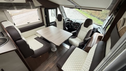 FORSTER 738 EB, 4 persoons, garage en scooter erbij