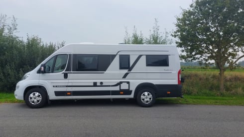 Camp Adventure –  Adria Twin mit zwei Einzelbetten und komplett ausgestattet