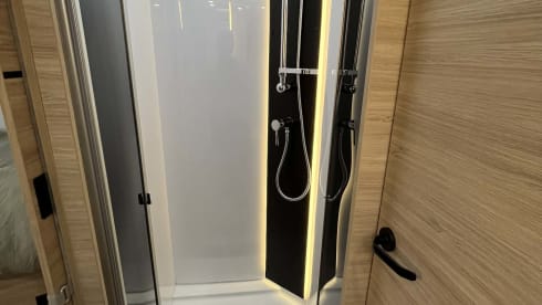 "Reverie" – Linea Titanium 797 Ford 165 AT8V Heavy 3 pers. bwj.2026