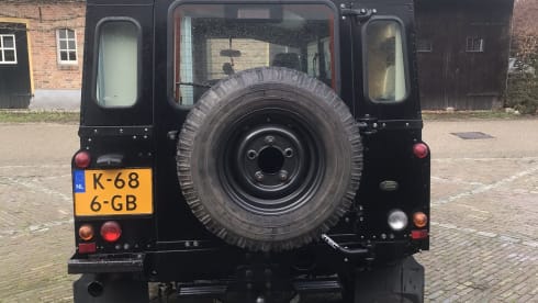 Waldo – Landrover Defender 110 - Tough enough for your adventure