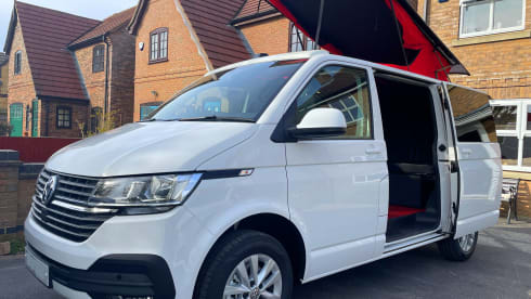 Ronnie – VW T6 Ready for your perfect stayaway
