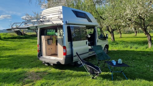 Bop – Ford Nugget with high roof