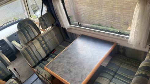 Heerlijk familie camper met grote zithoek  – 5er Hymer integriert ab 1998