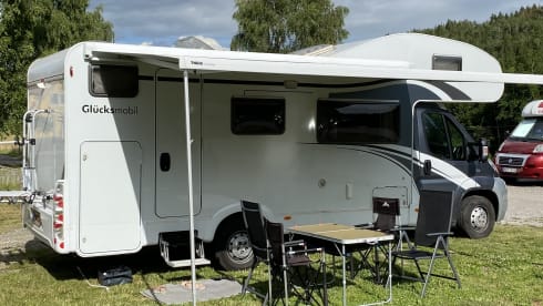 De Glucksmobil! – 6 person family camper Alcove