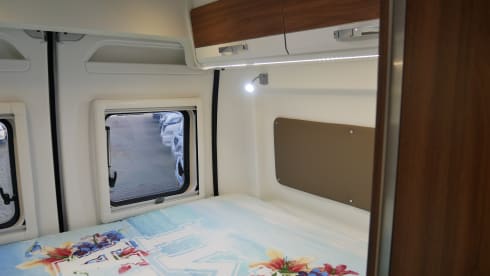 Pilote 6.40 meters, transverse bed, sleeping lifting roof!!