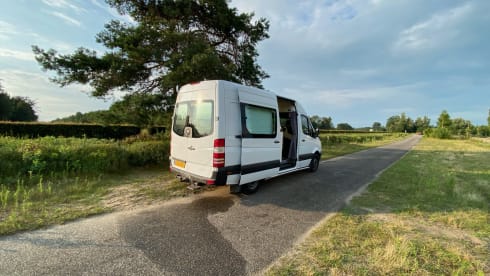 Unique, compact and modern bus camper (self-sufficient)