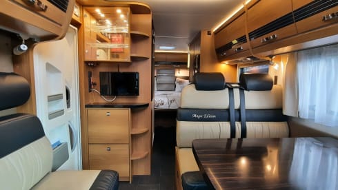 Black Magic – 4p Dethleffs semi-integrated from 2013