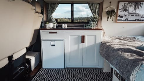 Amari – Escape the ordinary in our cosy, country cottage on wheels!