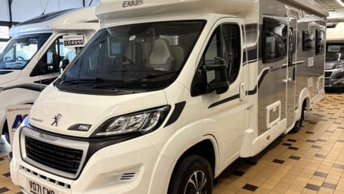Sunset Bloom – Peugeot Alkoven mit 6 Schlafplätzen, Baujahr 2026