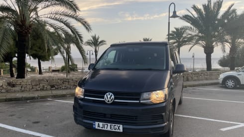 Jeeves – “Jeeves” 4 berth Volkswagen campervan from 2017