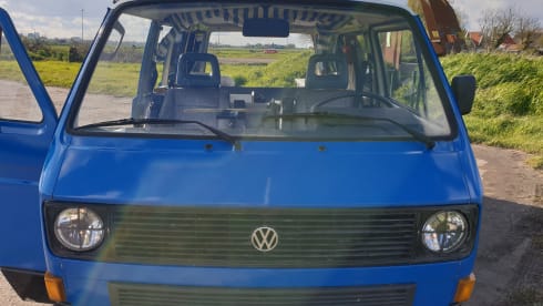 Mr. Blue Sky  – Retro VW T3 bus camper