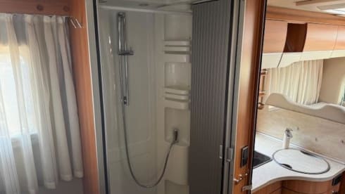 Hymer T 698CL 180pk half integraal 2016
