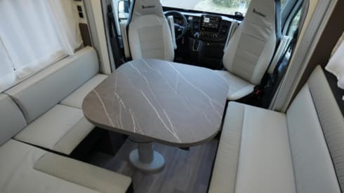 4p Ford semi-integrated uit 2024