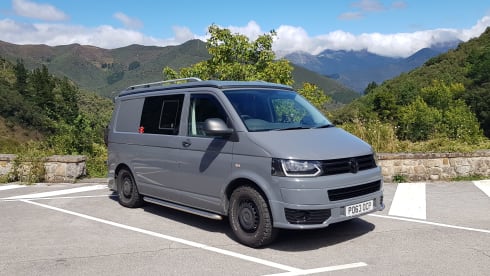 Gracie Skywalker  – Fully off grid adventure wagon!