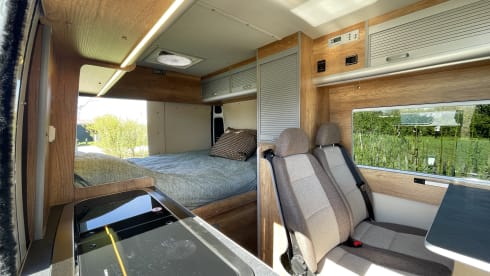 De Groene Waldi – Peugeot Boxer compact camper for rent
