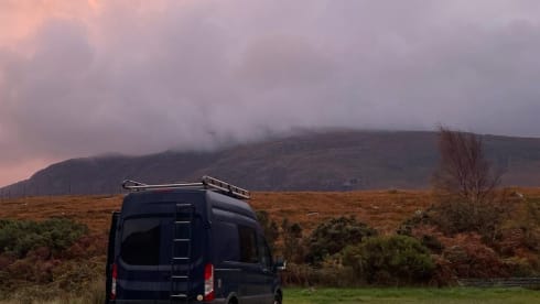 Taran – Viaggia con Taran - Accogliente camper Ford, assicurazione inclusa.