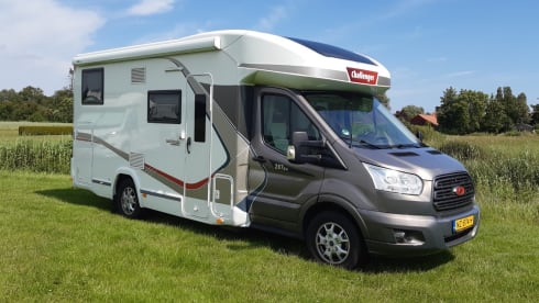 Challenger – Beautiful Comfortable Camper 170 hp (2-4 persons)