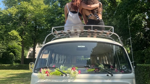 Miss Parel – 2p Volkswagen campervan from 1981