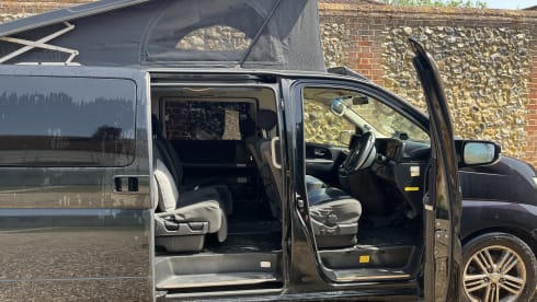 The Moose  – Nissan campervan met 4 slaapplaatsen uit 2007