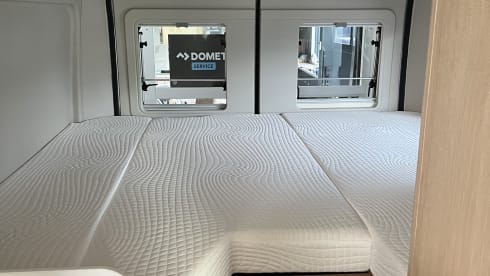 2p Sunlight bus uit 2026
