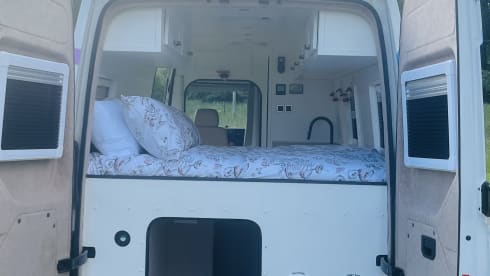 Shroomie – 2 berth Volkswagen crafter campervan