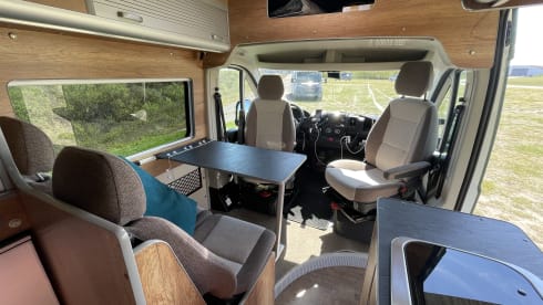 De Groene Waldi – Peugeot Boxer compact camper for rent
