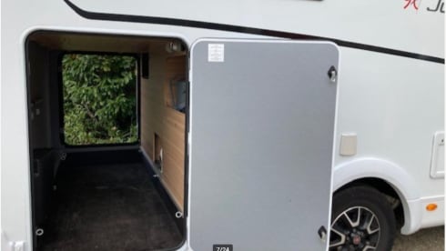 P-599-LP – Luxurious and comfortable Dethleffs 6812 Just 90 with single beds