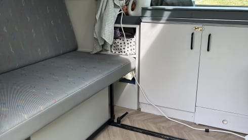 Billy – Cute 4p VW T5 Campervan with pop-up roof and complete equipment