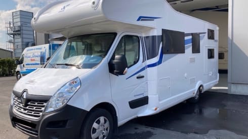 Spacious family camper