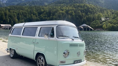 Ons Busje – Classic retro VW T2 vintage car with a modern twist (VW T2a/b from 1972)