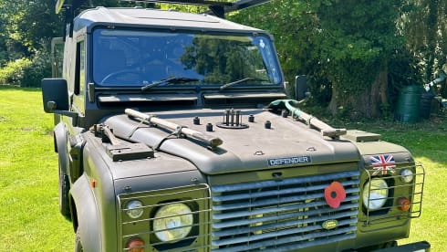 Major  – Iconic Defender 90 with 2 berth roof tent 