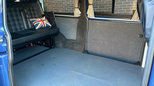 LWB Automatic VW Transporter – Beautiful Blue Transporter. Automatic, Long Wheel Base. Central London 