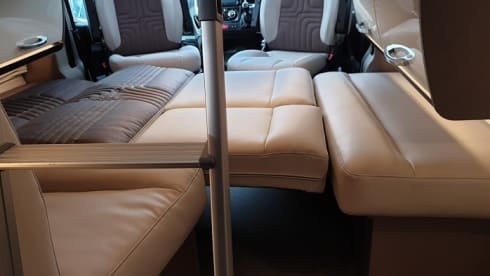 Kayden – 4 Berth Luxury Motorhome