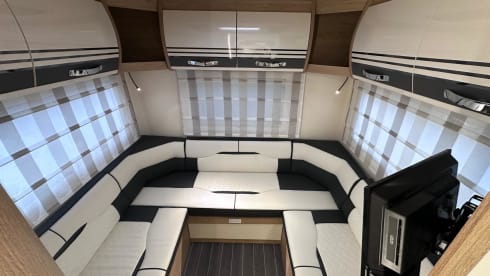 Bee – Fabulous six berth, five seat belt spacious motorhome 