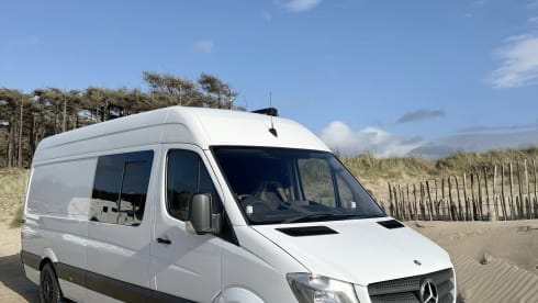 Erl – 4 berth Mercedes-Benz bus from 2013