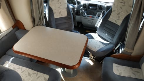 Lovely Camper – Cabinet