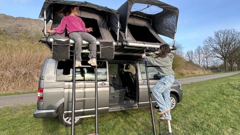 Rooftop party Van  – Happy 4 person Volkswagen party Van.