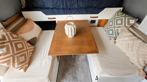 Loesje – Unique 2-person campervan for adventure & luxury!