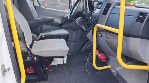 Comfortabel slapen 210x180 bed. En dwarsbed kinderen – 4-seater Mercedes-Benz bus from 2008