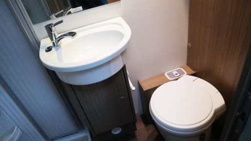 Carado 464 – Rent mobile home Carado 464 with 6 sleeping places